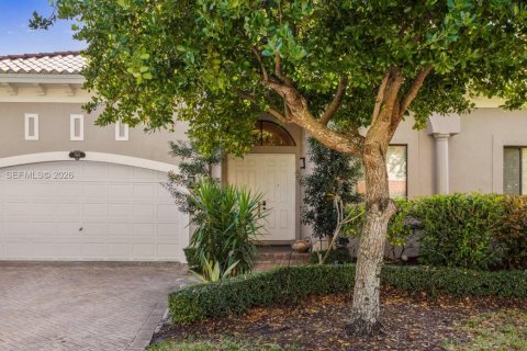 Casa en venta en Cutler Bay, Florida, 4 dormitorios, 252.97 m2 № 1999709 - foto 4