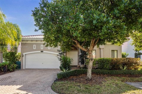 Casa en venta en Cutler Bay, Florida, 4 dormitorios, 252.97 m2 № 1999709 - foto 2