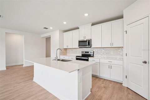 Casa en venta en Lady Lake, Florida, 4 dormitorios, 170.94 m2 № 2120017 - foto 12