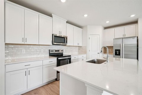 Casa en venta en Lady Lake, Florida, 4 dormitorios, 170.94 m2 № 2120017 - foto 11