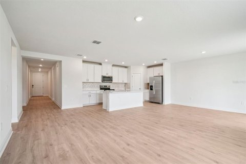 Casa en venta en Lady Lake, Florida, 4 dormitorios, 170.94 m2 № 2120017 - foto 8