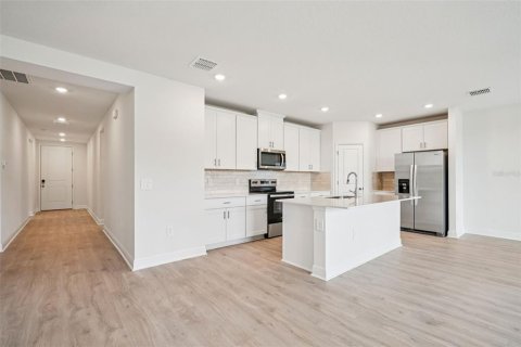 Casa en venta en Lady Lake, Florida, 4 dormitorios, 170.94 m2 № 2120017 - foto 10
