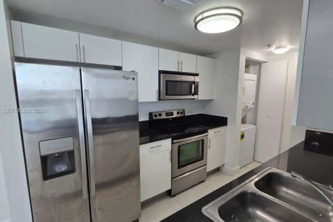 Condo in Miami, Florida, 1 bedroom  № 1997004 - photo 4