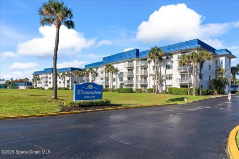 Condominio en Indialantic, Florida, 2 dormitorios  № 2094033