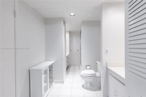 Copropriété à vendre à Hallandale Beach, Floride: 2 chambres, 130.06 m2 № 1955502 - photo 23