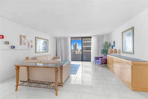 Copropriété à vendre à Hallandale Beach, Floride: 2 chambres, 130.06 m2 № 1955502 - photo 6