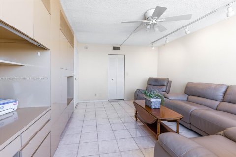 Copropriété à vendre à Hallandale Beach, Floride: 2 chambres, 130.06 m2 № 1955502 - photo 16