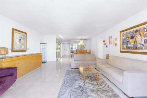 Copropriété à vendre à Hallandale Beach, Floride: 2 chambres, 130.06 m2 № 1955502 - photo 5