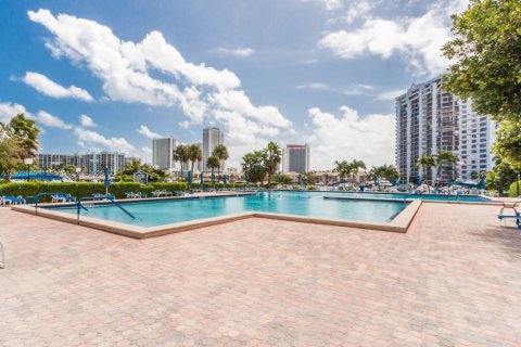 Copropriété à vendre à Hallandale Beach, Floride: 2 chambres, 130.06 m2 № 1955502 - photo 28