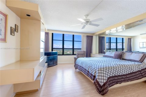 Copropriété à vendre à Hallandale Beach, Floride: 2 chambres, 130.06 m2 № 1955502 - photo 17
