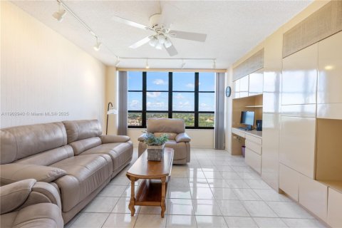 Copropriété à vendre à Hallandale Beach, Floride: 2 chambres, 130.06 m2 № 1955502 - photo 14