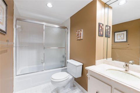 Copropriété à vendre à Hallandale Beach, Floride: 2 chambres, 130.06 m2 № 1955502 - photo 24