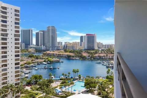 Copropriété à vendre à Hallandale Beach, Floride: 2 chambres, 130.06 m2 № 1955502 - photo 1