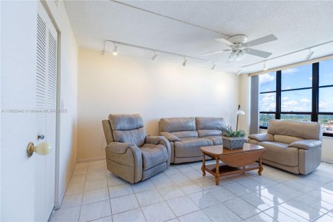Copropriété à vendre à Hallandale Beach, Floride: 2 chambres, 130.06 m2 № 1955502 - photo 15