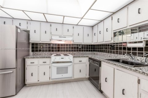 Copropriété à vendre à Hallandale Beach, Floride: 2 chambres, 130.06 m2 № 1955502 - photo 11