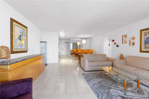 Copropriété à vendre à Hallandale Beach, Floride: 2 chambres, 130.06 m2 № 1955502 - photo 7