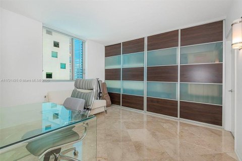 Купить кондоминиум в Майами, Флорида 2 спальни, 111.48м2, № 1474332 - фото 17