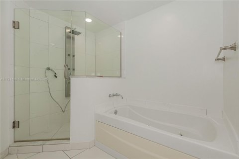 Купить кондоминиум в Майами, Флорида 2 спальни, 111.48м2, № 1474332 - фото 15
