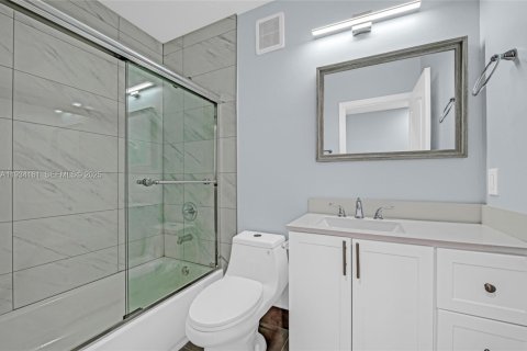 Снять в аренду таунхаус в Мирамар, Флорида 3 спальни, 136.57м2, № 1992433 - фото 22