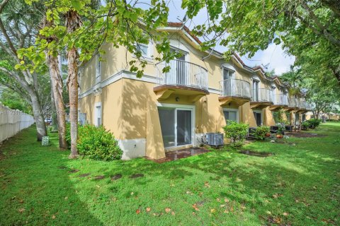 Снять в аренду таунхаус в Мирамар, Флорида 3 спальни, 136.57м2, № 1992433 - фото 25