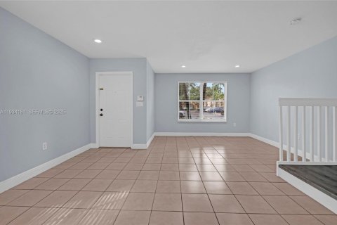 Снять в аренду таунхаус в Мирамар, Флорида 3 спальни, 136.57м2, № 1992433 - фото 21