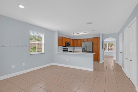 Снять в аренду таунхаус в Мирамар, Флорида 3 спальни, 136.57м2, № 1992433 - фото 6