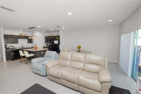 Townhouse in Lakeland, Florida 3 bedrooms, 151.71 sq.m. № 1650749 - photo 11