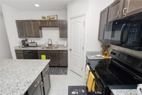 Townhouse in Lakeland, Florida 3 bedrooms, 151.71 sq.m. № 1650749 - photo 6
