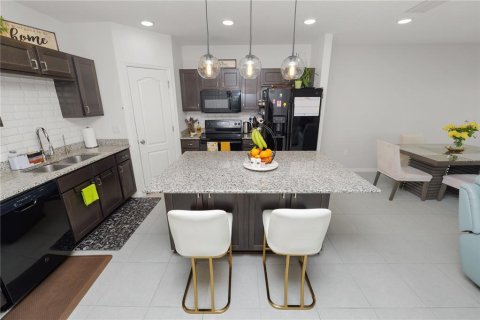Townhouse in Lakeland, Florida 3 bedrooms, 151.71 sq.m. № 1650749 - photo 3