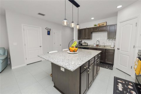 Townhouse in Lakeland, Florida 3 bedrooms, 151.71 sq.m. № 1650749 - photo 5