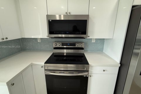 Condo in North Miami Beach, Florida, 1 bedroom  № 1772473 - photo 4
