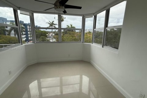 Condo in North Miami Beach, Florida, 1 bedroom  № 1772473 - photo 5