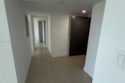 Condo in North Miami Beach, Florida, 1 bedroom  № 1772473 - photo 12
