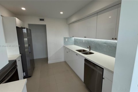 Condo in North Miami Beach, Florida, 1 bedroom  № 1772473 - photo 14
