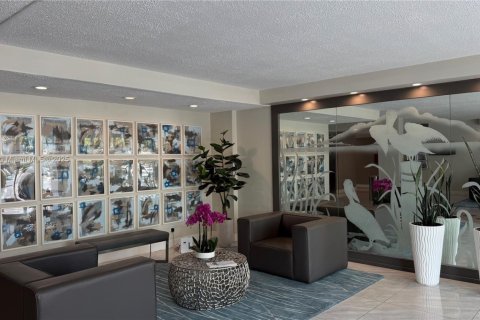 Condo in North Miami Beach, Florida, 1 bedroom  № 1772473 - photo 10