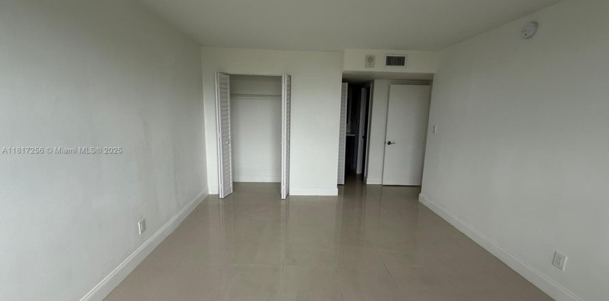 Condo in North Miami Beach, Florida, 1 bedroom  № 1772473