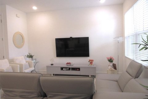 Adosado en alquiler en Kissimmee, Florida, 3 dormitorios, 152.17 m2 № 1866632 - foto 21