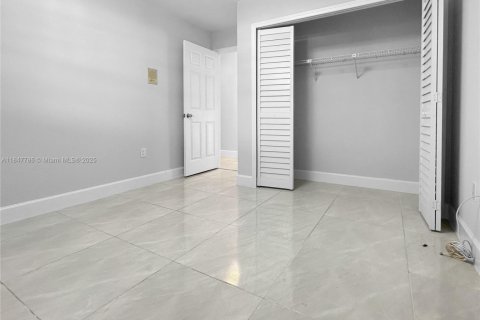 Villa ou maison à vendre à Miami, Floride: 4 chambres, 191.19 m2 № 1936042 - photo 15