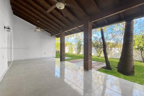 Villa ou maison à vendre à Miami, Floride: 4 chambres, 191.19 m2 № 1936042 - photo 28