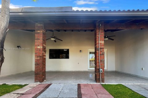 Villa ou maison à vendre à Miami, Floride: 4 chambres, 191.19 m2 № 1936042 - photo 29
