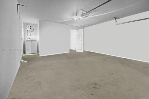 Villa ou maison à vendre à Miami, Floride: 4 chambres, 191.19 m2 № 1936042 - photo 13