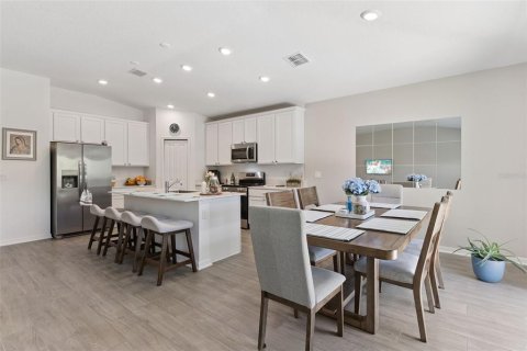 House in Edgewater, Florida 4 bedrooms, 179.77 sq.m. № 2236309 - photo 15