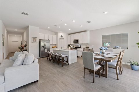 House in Edgewater, Florida 4 bedrooms, 179.77 sq.m. № 2236309 - photo 12