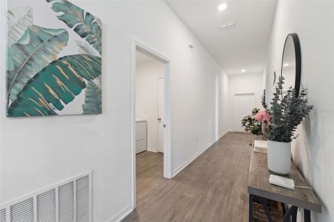 House in Edgewater, Florida 4 bedrooms, 179.77 sq.m. № 2236309 - photo 6
