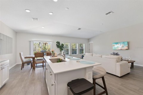 House in Edgewater, Florida 4 bedrooms, 179.77 sq.m. № 2236309 - photo 11