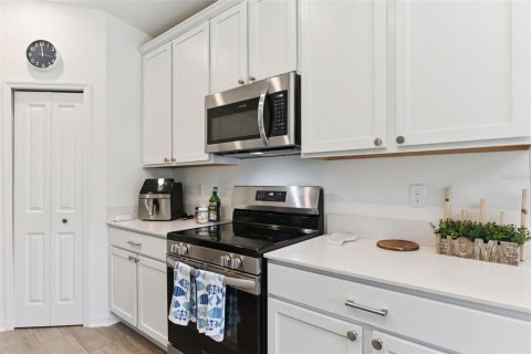 House in Edgewater, Florida 4 bedrooms, 179.77 sq.m. № 2236309 - photo 19