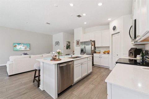 House in Edgewater, Florida 4 bedrooms, 179.77 sq.m. № 2236309 - photo 18