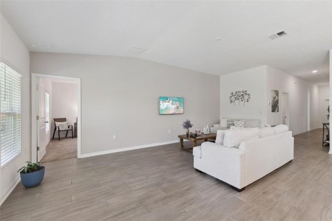 House in Edgewater, Florida 4 bedrooms, 179.77 sq.m. № 2236309 - photo 7