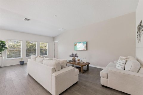House in Edgewater, Florida 4 bedrooms, 179.77 sq.m. № 2236309 - photo 8