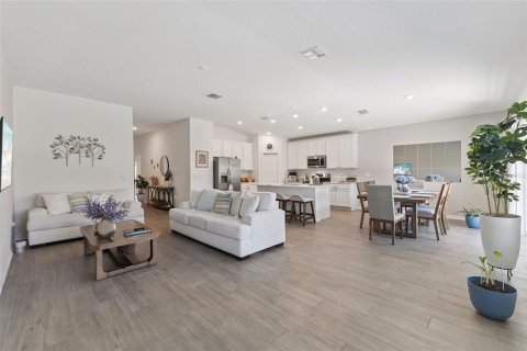 House in Edgewater, Florida 4 bedrooms, 179.77 sq.m. № 2236309 - photo 10